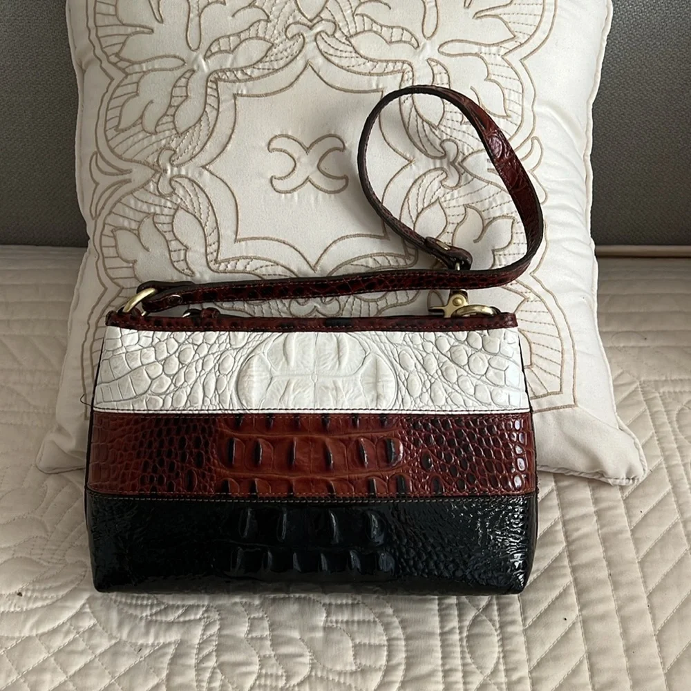 Handbag - Picture 2 of 3
